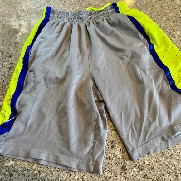 Nike l Men’s Shorts l Size Large - Picture 2 of 8
